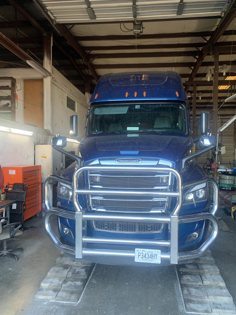R.C. Transport truck and dry van equipment
