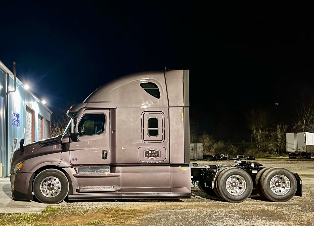 R.C. Transport truck and dry van equipment